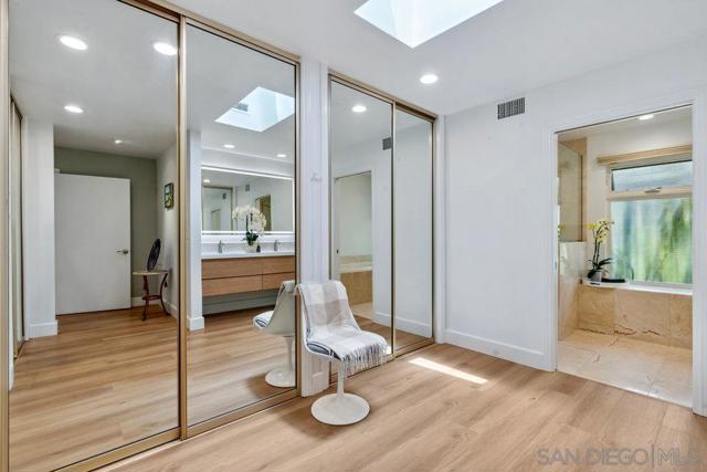 7645 Caminito Coromandel, La Jolla CA: https://media.crmls.org/mediaz/28bfeebd-cb6d-45a0-b90d-a44247c39abd.jpg