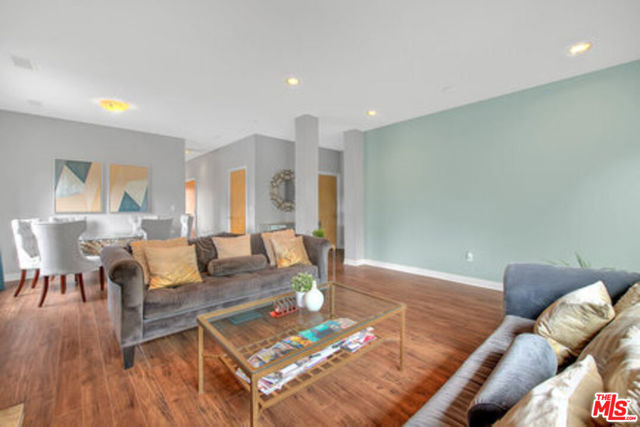 1821 S Sycamore Avenue, Los Angeles CA: https://media.crmls.org/mediaz/28c04e5a-d178-421b-b86d-4aa5a478b1a2.jpg