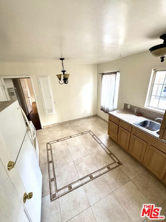 11928 Magnolia Boulevard, Valley Village CA: https://media.crmls.org/mediaz/28c05fdc-9b95-4172-90f6-9e32acd464b6.jpg