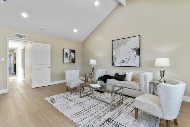 5139 Dryden Ct, Newark CA: https://media.crmls.org/mediaz/28c0e2aa-2c29-4b59-901f-bfaa99a6c465.jpg