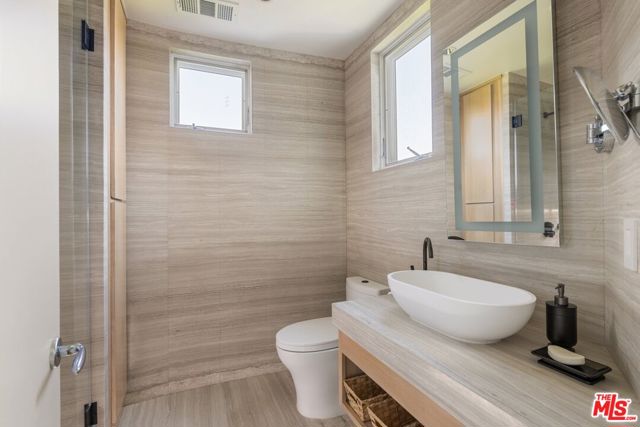 1573 Sunset Plaza Drive, Los Angeles CA: https://media.crmls.org/mediaz/28c0e5bd-0222-4805-a565-fb4557cb2549.jpg