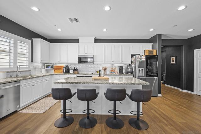28382 Hopscotch dr,  CA: https://media.crmls.org/mediaz/28c12118-5837-413d-b2ba-2fccd0d284ca.jpg