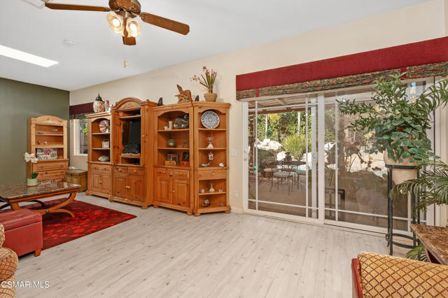 1455 Calle Colina, Thousand Oaks CA: https://media.crmls.org/mediaz/28c16827-ec16-451c-8e48-7cde375bced9.jpg