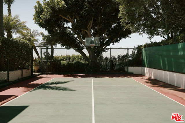 6045 Galahad Road, Malibu CA: https://media.crmls.org/mediaz/28c20aa2-0c50-4847-96d3-136260b7f26b.jpg