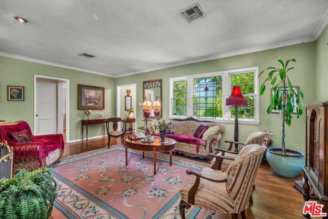 12144 Blix Street photo 5