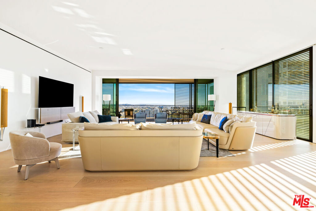 9040 W Sunset Boulevard 901, West Hollywood, CA 90069