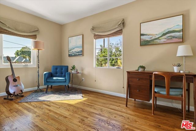 340 S Madison Way, Glendale CA: https://media.crmls.org/mediaz/28c30072-6fe0-474e-89e8-4e30c446c5de.jpg