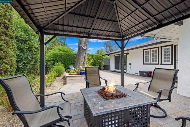 1838 Sunnyvale Ave, Walnut Creek CA: https://media.crmls.org/mediaz/28c44691-6b00-41d3-83bc-07cbac18aba9.jpg