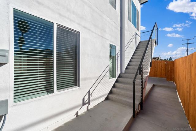 Image 20 of 26 For 322 Pardee St
