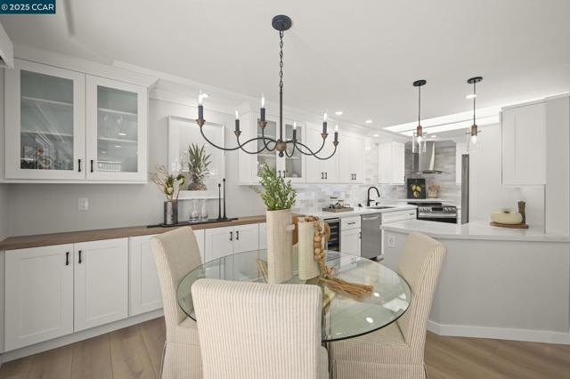 3209 Golden Rain Rd, Walnut Creek CA: https://media.crmls.org/mediaz/28c4ecc2-a0d1-477d-881f-9e110c4be5ed.jpg
