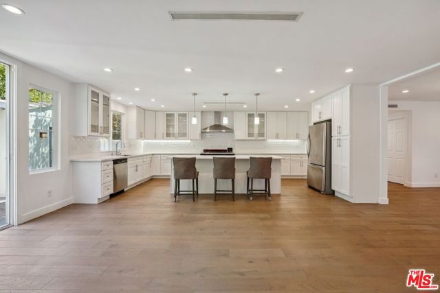 5114 Cedros Avenue, Sherman Oaks CA: https://media.crmls.org/mediaz/28c57e6a-b3af-44fe-8c36-99311ce312c2.jpg