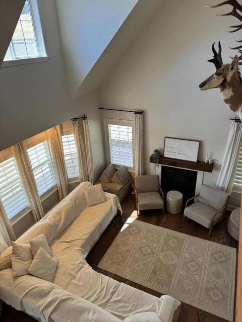 2253 Buffalo Way, Copperopolis CA: https://media.crmls.org/mediaz/28c58b4a-2a56-4721-9ce0-d6b803857b35.jpg
