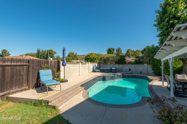 363 Larcom Street, Thousand Oaks CA: https://media.crmls.org/mediaz/28c5fa5f-29ac-4476-8c4b-0313533e6dc7.jpg