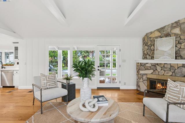 55 Cora Ct, Walnut Creek CA: https://media.crmls.org/mediaz/28c75f0f-6023-40c8-9eb1-13b25594d867.jpg