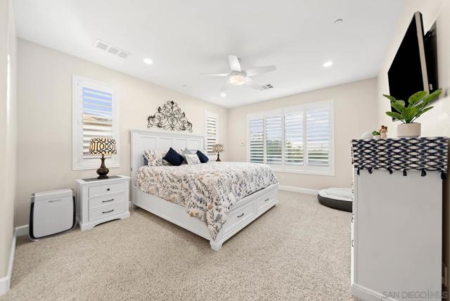 542 Adobe Estates Dr, Vista CA: https://media.crmls.org/mediaz/28c8341c-f9cc-449a-99e6-d570235b4bf9.jpg