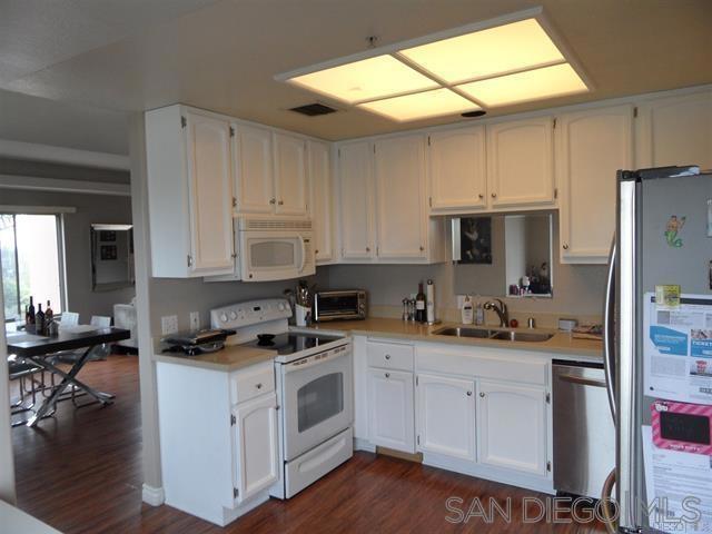 3060 6th Avenue, San Diego CA: https://media.crmls.org/mediaz/28c8d72e-2138-4427-a68f-56e59acd4250.jpg