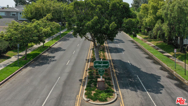 8966 Cadillac Avenue, Los Angeles CA: https://media.crmls.org/mediaz/28c8ef34-eaeb-4eaf-9851-591f4fba56ee.jpg