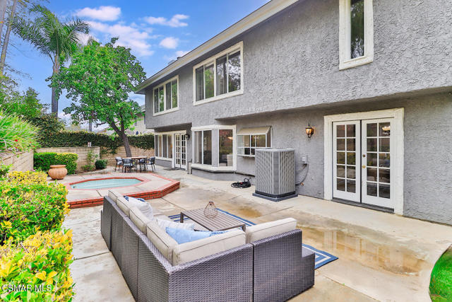 29153 Oakpath Drive, Agoura Hills CA: https://media.crmls.org/mediaz/28c954f5-17de-4fe7-975e-0073b08ac722.jpg