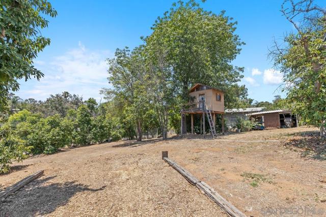 11249 Valle Vista Rd, Lakeside CA: https://media.crmls.org/mediaz/28c97b87-f387-46f1-ab4a-809e715960bd.jpg