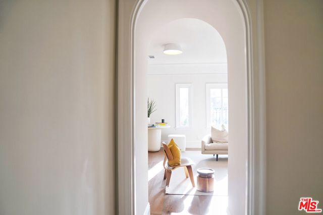 322 S Kingsley Drive, Los Angeles CA: https://media.crmls.org/mediaz/28ca3260-63ea-4e11-9427-1853bf32f0df.jpg