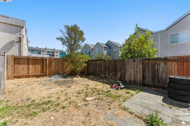 1017 Bissell Ave, Richmond CA: https://media.crmls.org/mediaz/28cb223c-1643-4c6f-b7d9-30553e305592.jpg