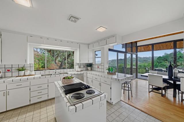 435 Golden Oak Drive, Portola Valley CA: https://media.crmls.org/mediaz/28cb23e5-151d-4c91-ae12-acf654d53896.jpg