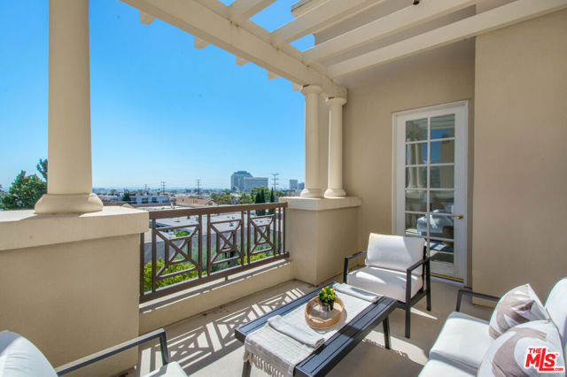 11847 Gorham Avenue, Los Angeles CA: https://media.crmls.org/mediaz/28cb5c68-ad05-42e8-a098-d9a61ffc17d9.jpg