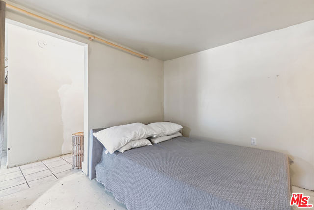 11320 Alethea Drive, Sunland CA: https://media.crmls.org/mediaz/28cb8c30-2bc3-43ed-8683-6ec1202a0cf0.jpg