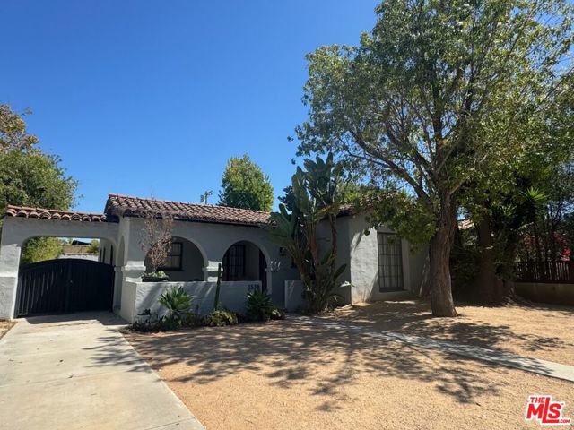 1530 S Ogden Drive, Los Angeles CA: https://media.crmls.org/mediaz/28cbd67f-a3c2-4055-9778-3dd1f8c078df.jpg