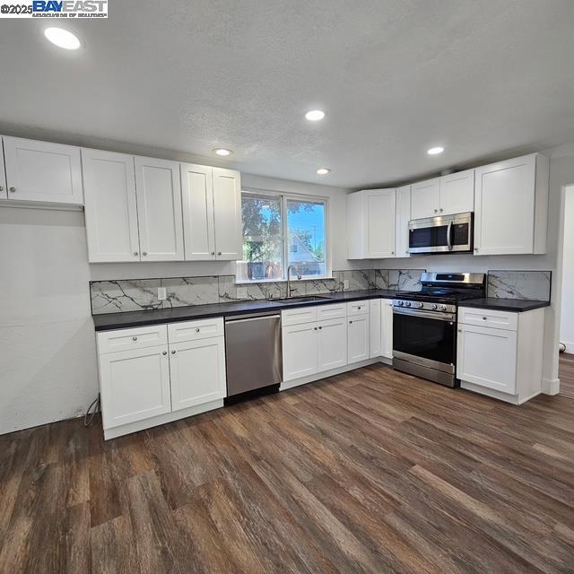 2383 E Sonora St, Stockton CA: https://media.crmls.org/mediaz/28cc3d50-d3bd-49fd-8612-44bb6c778e60.jpg