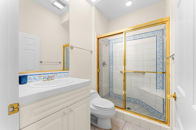 37159 Turnberry Isle Drive, Palm Desert CA: https://media.crmls.org/mediaz/28cc765a-c476-45d9-8258-9705930337be.jpg