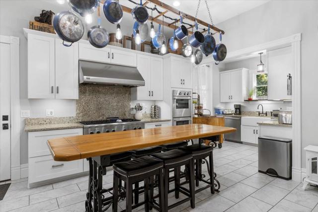 223 N Oregon Street, Yreka CA: https://media.crmls.org/mediaz/28cceda2-58e5-41c4-867f-6aa25f4ef4d0.jpg