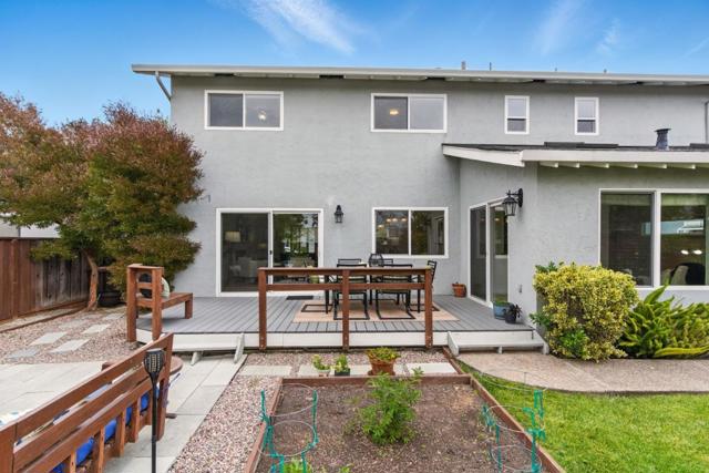 942 Constitution Drive, Foster City CA: https://media.crmls.org/mediaz/28ccfc94-8b79-42b5-80ec-7b94ead64fdc.jpg