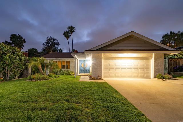 3876 Mount Albertine Avenue, San Diego CA: https://media.crmls.org/mediaz/28cd2034-5332-4900-bcde-81707ac12aae.jpg