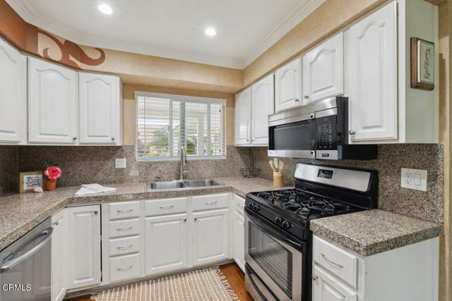 Detail Gallery Image 4 of 29 For 1519 Lyndhurst Ave, Camarillo,  CA 93010 - 4 Beds | 2 Baths