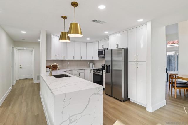 664 Crescent Dr, Chula Vista CA: https://media.crmls.org/mediaz/28cd7405-cf39-4e81-bebe-fa237ad75b85.jpg