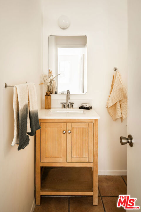 2300 Pisani Place, Venice CA: https://media.crmls.org/mediaz/28cd8115-69f4-4fd8-ad27-4da4b5ae4246.jpg