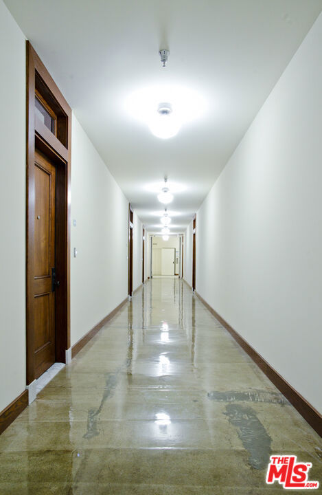 315 W 5th Street, Los Angeles CA: https://media.crmls.org/mediaz/28cd9d73-ed80-4663-9804-2d482b2a5fcf.jpg