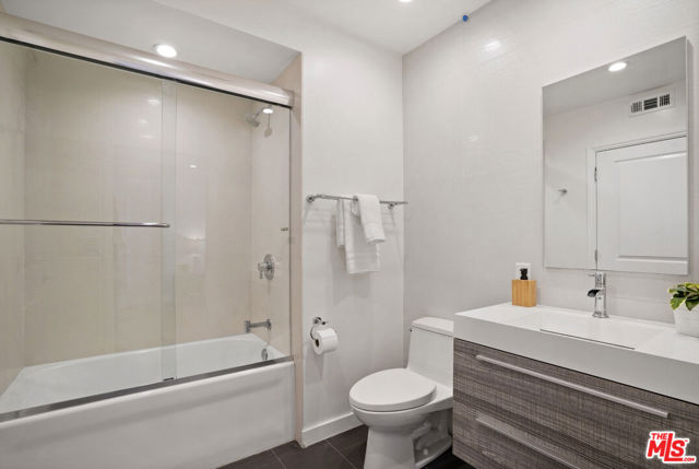 15224 Encanto Drive, Sherman Oaks CA: https://media.crmls.org/mediaz/28cde7c9-7ac9-4b75-8ba2-cdc83e689b64.jpg