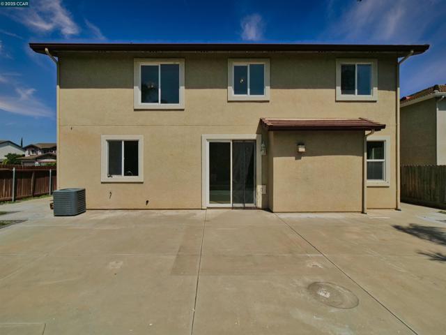 2035 Pasado Avenue, Manteca CA: https://media.crmls.org/mediaz/28ce80cc-f1a4-4492-8296-8d56ca09b76d.jpg