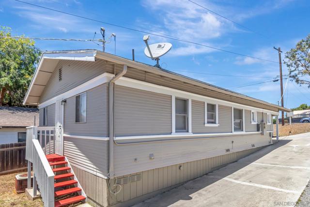 9065 67 Lemon St, Spring Valley CA: https://media.crmls.org/mediaz/28cea278-ca2a-4e6d-b10a-833aff5928b7.jpg