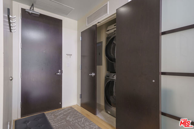 1100 S Hope Street, Los Angeles CA: https://media.crmls.org/mediaz/28cf1c89-a653-4f21-8f32-d589b55222b7.jpg