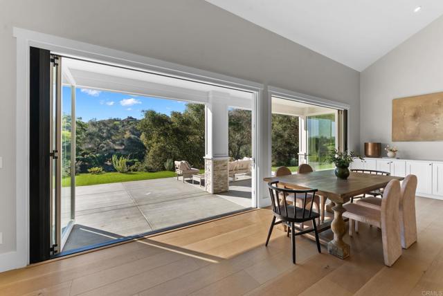 Detail Gallery Image 9 of 56 For 2747 via Del Robles, Fallbrook,  CA 92028 - 3 Beds | 3 Baths