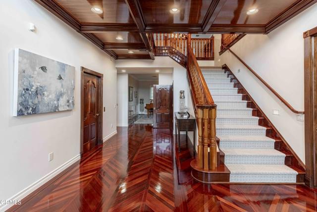 2300 Weybridge Drive, Bakersfield CA: https://media.crmls.org/mediaz/28cf47aa-14e5-4be5-9845-2e86e38cdb55.jpg