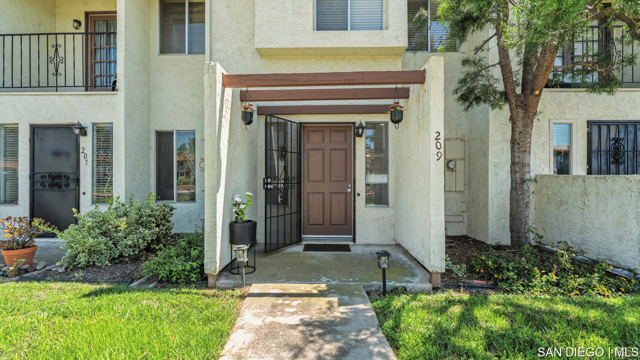 209 Espanas GLN, Escondido CA: https://media.crmls.org/mediaz/28cff176-ce44-4922-bf4e-4f9f0a3f5699.jpg