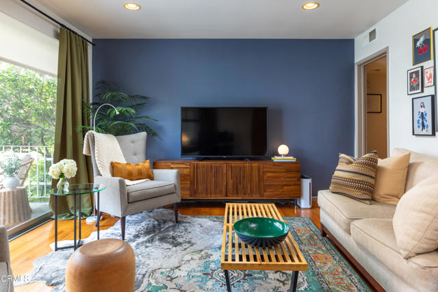 Detail Gallery Image 1 of 29 For 103 W Mountain St #C,  Glendale,  CA 91202 - 1 Beds | 1 Baths