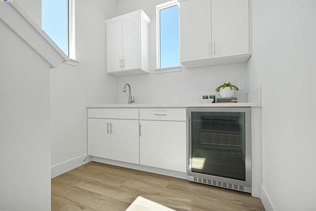 2388 Stanford Street, Alameda CA: https://media.crmls.org/mediaz/28d03a25-7804-4f4a-b747-bc5cdd9225df.jpg