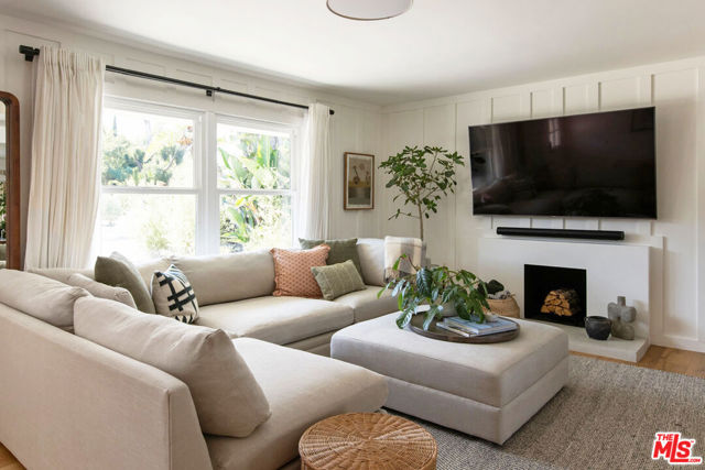2044 Panamint Drive, Los Angeles CA: https://media.crmls.org/mediaz/28d0c2e2-b3df-4039-b351-eeddfdf55f0b.jpg