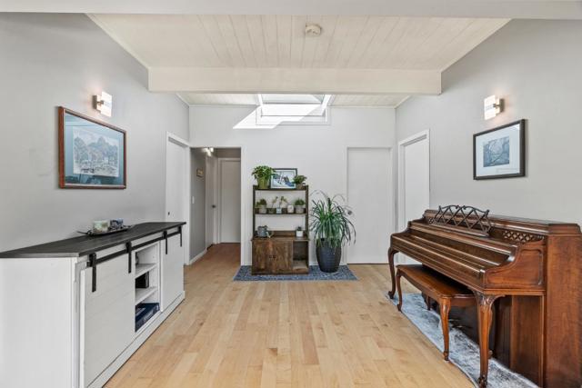 1256 Pacific Street, Monterey CA: https://media.crmls.org/mediaz/28d194f1-58c9-4b64-a8c2-3e050fe4183d.jpg