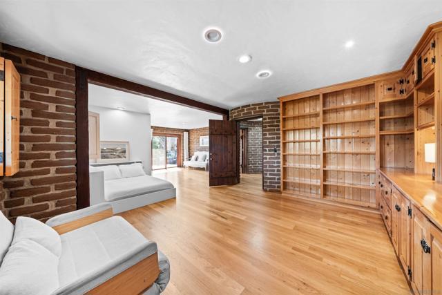 Image 53 of 75 For 1951 Cloverdale Rd